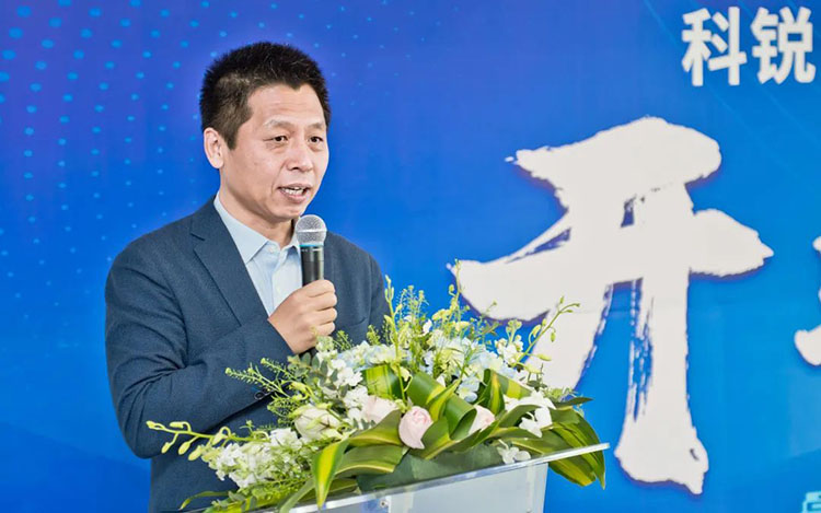 人力资源公司领航国际董事长高勇代表企业发表致辞