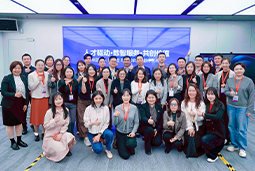 走进标杆现场，共探AI转型——领航国际携手企业高管参访埃森哲智能运营中心